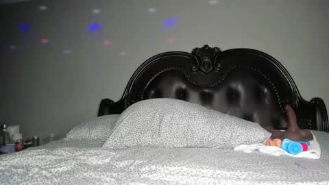 bigbuttsarena online show from 12/18/25, 07:14