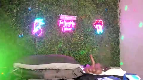 Snapshot of bigbuttsarena chatting on 04/01/26, 01:41 bigbuttsarena online show from 04/01/26, 01:41