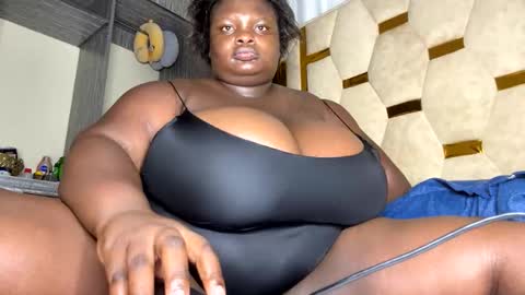 Snapshot of bigchocotities chatting on 11/10/25, 05:23 bigchocotities online show from 11/10/25, 05:23