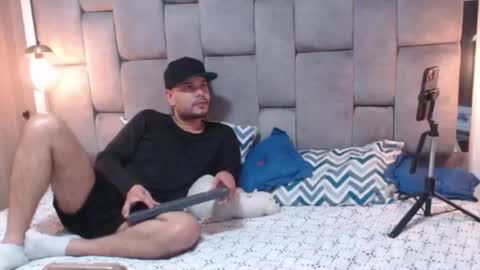 Snapshot of bigcock_couplexxx chatting on 07/12/26, 04:03 DAVID and JUAN online show from 07/12/26, 04:03