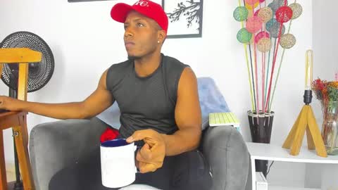 sexy muscle online show from 02/03/25, 02:47