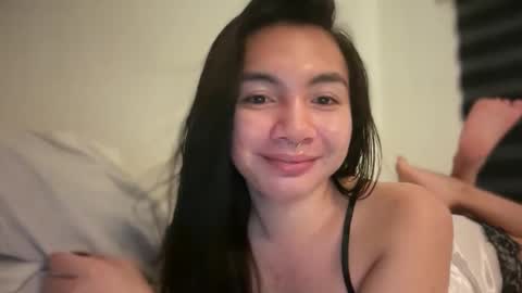 Yeng online show from 05/18/26, 04:24