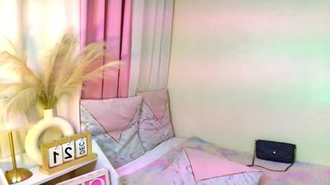 HOLLY online show from 12/21/25, 11:28