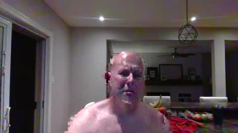 Snapshot of bigdave10005 chatting on 10/19/25, 02:45 bigdave10005 online show from 10/19/25, 02:45