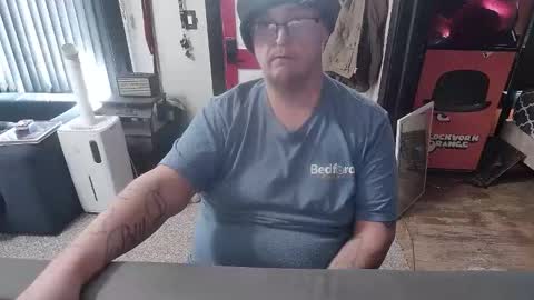 Snapshot of bigdbrillion chatting on 11/12/25, 04:51 Darryl online show from 11/12/25, 04:51