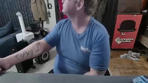 Snapshot of bigdbrillion chatting on 04/21/26, 01:29 Darryl online show from 04/21/26, 01:29