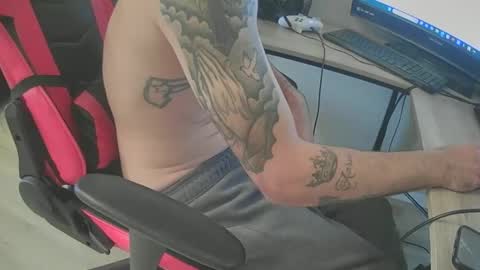 Snapshot of bigdick2131991 chatting on 01/08/25, 07:56 bigdick2131991 online show from 01/08/25, 07:56
