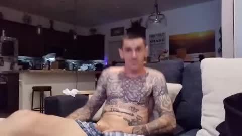 Snapshot of bigdickcumslikeariver chatting on 01/07/26, 01:35 Can you make me cum online show from 01/07/26, 01:35