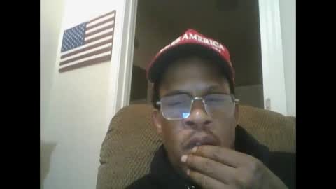 Snapshot of bigdickdaddy3200798456 chatting on 11/21/25, 12:32 bigdickdaddy3200798456 online show from 11/21/25, 12:32