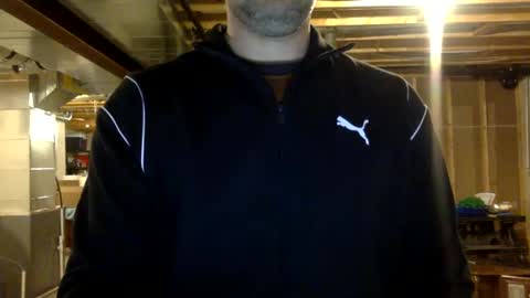 Snapshot of bigdickshowoff9877 chatting on 01/31/25, 01:01 Bigdickshowoff9877 online show from 01/31/25, 01:01