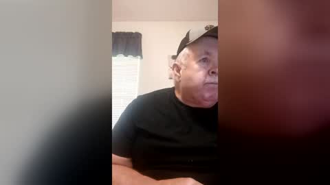 Snapshot of bigeoo76 chatting on 07/08/26, 08:35 bigeoo76 online show from 07/08/26, 08:35