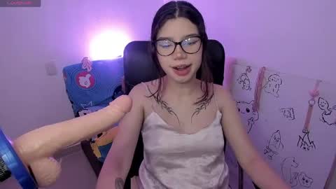 Snapshot of bigfinger125 chatting on 04/05/26, 12:52 Lucy and Fred online show from 04/05/26, 12:52