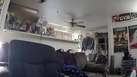 biggerisbetter21 online show from 02/03/25, 04:41