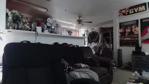 biggerisbetter21 online show from 12/19/25, 09:11