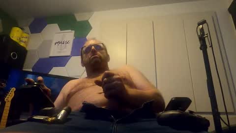 Snapshot of biggydee8989 chatting on 10/25/25, 10:56 biggydee8989 online show from 10/25/25, 10:56