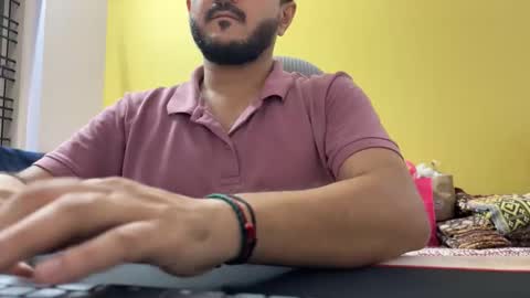 Snapshot of bighandsomesatisfy chatting on 04/19/26, 04:39 bighandsomesatisfy online show from 04/19/26, 04:39