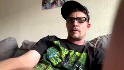 Snapshot of bigj0913 chatting on 04/24/26, 07:49 bigj0913 online show from 04/24/26, 07:49