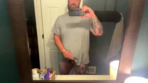 Snapshot of bigjon6908 chatting on 10/30/25, 05:35 bigjon6908 online show from 10/30/25, 05:35