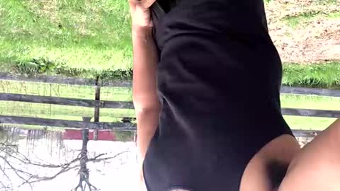 Snapshot of biglightskinbbcc chatting on 03/23/26, 04:33 bbcsexy online show from 03/23/26, 04:33