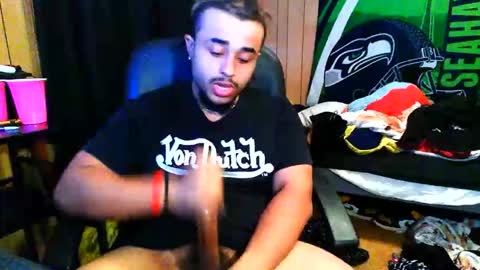 Snapshot of biglightskinbbcc chatting on 03/27/26, 04:51 bbcsexy online show from 03/27/26, 04:51