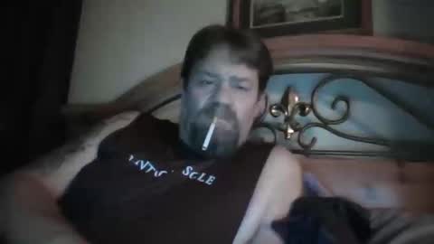 Snapshot of bigload1972 chatting on 12/19/24, 05:07 bigload1972 online show from 12/19/24, 05:07