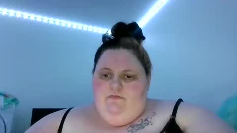 Snapshot of bigmama91 chatting on 09/22/25, 12:29 bigmama91 online show from 09/22/25, 12:29