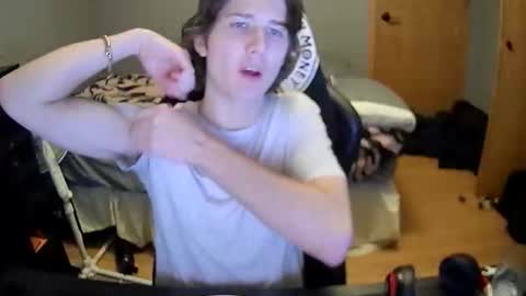 Snapshot of bigman32124 chatting on 12/13/25, 10:59 Arthur online show from 12/13/25, 10:59