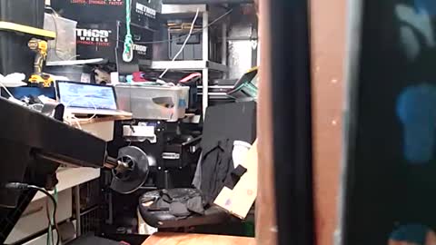 Snapshot of bigmanaround9 chatting on 12/26/24, 08:28 bigmanaround9 online show from 12/26/24, 08:28