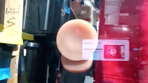 Snapshot of bigmanaround9 chatting on 12/17/25, 01:39 bigmanaround9 online show from 12/17/25, 01:39