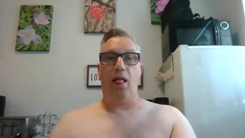 Snapshot of bignhard_69_ chatting on 05/29/26, 05:00 bignhard_69_ online show from 05/29/26, 05:00