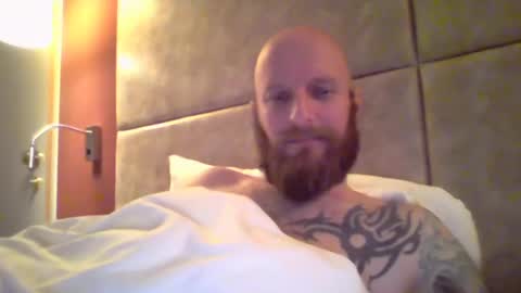 Snapshot of bigredbeardo chatting on 01/22/25, 09:43 Beardo online show from 01/22/25, 09:43
