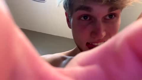 Snapshot of bigskinnyboyshh chatting on 12/12/24, 05:52 bigskinnyboyshh online show from 12/12/24, 05:52