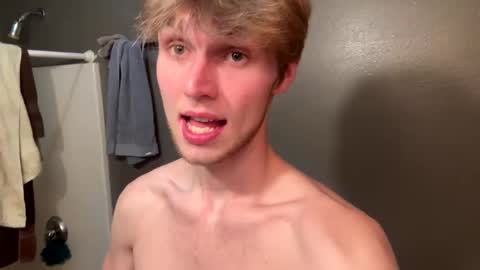 Snapshot of bigskinnyboyshh chatting on 12/16/24, 06:43 bigskinnyboyshh online show from 12/16/24, 06:43