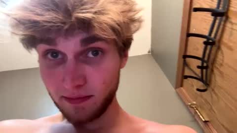 Snapshot of bigskinnyboyshh chatting on 01/15/25, 04:25 bigskinnyboyshh online show from 01/15/25, 04:25