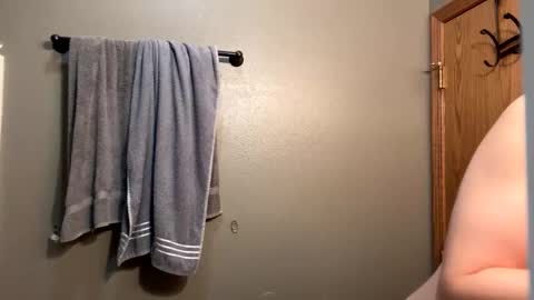 Snapshot of bigskinnyboyshh chatting on 11/25/25, 04:45 bigskinnyboyshh online show from 11/25/25, 04:45