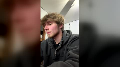 Snapshot of bigskinnyboyshh chatting on 12/18/25, 11:44 bigskinnyboyshh online show from 12/18/25, 11:44