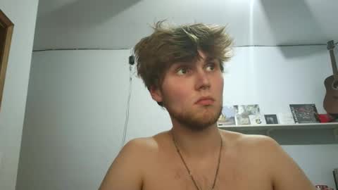 Snapshot of bigskinnyboyshh chatting on 03/10/26, 12:04 bigskinnyboyshh online show from 03/10/26, 12:04