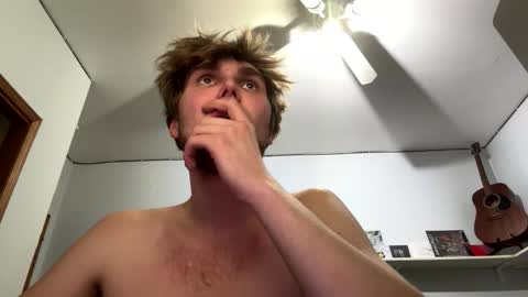 Snapshot of bigskinnyboyshh chatting on 03/16/26, 11:42 bigskinnyboyshh online show from 03/16/26, 11:42