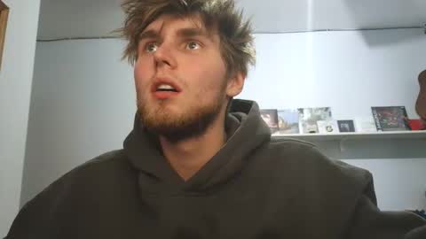 Snapshot of bigskinnyboyshh chatting on 04/08/26, 11:05 bigskinnyboyshh online show from 04/08/26, 11:05