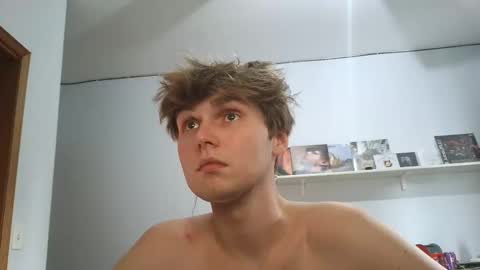 Snapshot of bigskinnyboyshh chatting on 04/13/26, 10:37 bigskinnyboyshh online show from 04/13/26, 10:37