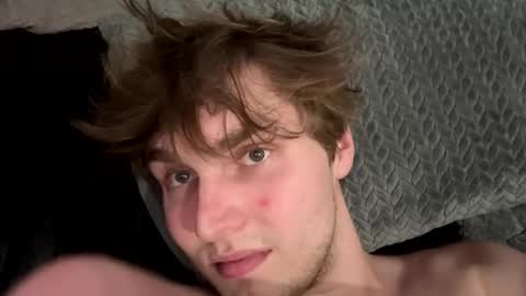 Snapshot of bigskinnyboyshh chatting on 04/17/26, 02:25 bigskinnyboyshh online show from 04/17/26, 02:25