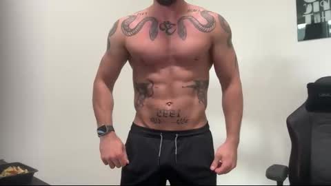 Snapshot of bigsnakeman1995 chatting on 09/15/25, 04:18 Gogo online show from 09/15/25, 04:18