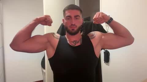 Snapshot of bigsnakeman1995 chatting on 10/18/25, 08:42 Gogo online show from 10/18/25, 08:42