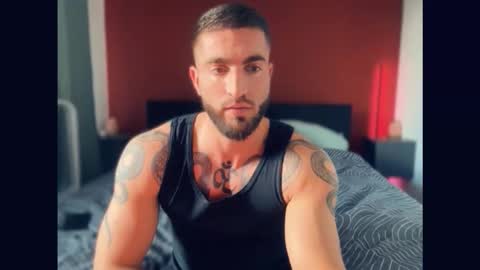 Snapshot of bigsnakeman1995 chatting on 10/22/25, 01:33 Gogo online show from 10/22/25, 01:33