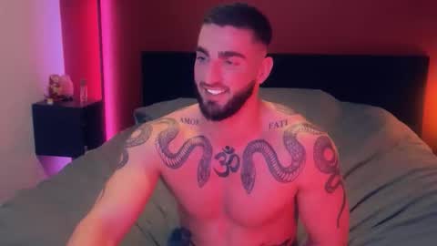 Snapshot of bigsnakeman1995 chatting on 11/12/25, 03:01 Gogo online show from 11/12/25, 03:01