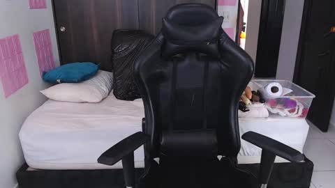 laura online show from 02/12/25, 08:29