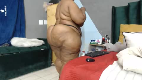 Snapshot of bigsuperbutt chatting on 03/29/26, 08:53 bigsuperbutt online show from 03/29/26, 08:53