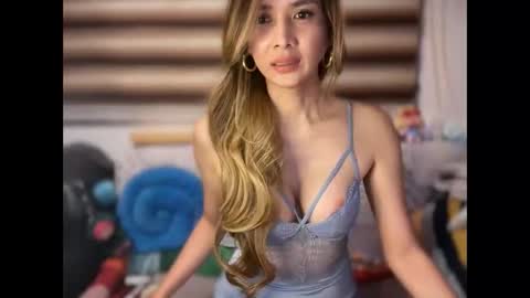 Yna     online show from 12/03/25, 02:41