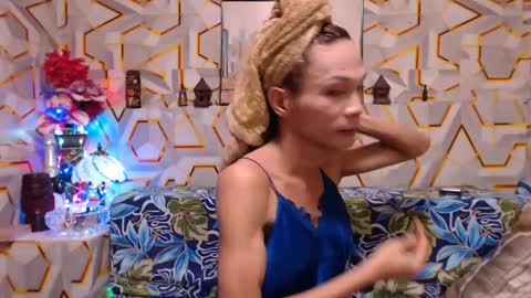 Snapshot of bigthickcock69xx chatting on 01/16/25, 12:09 sophia online show from 01/16/25, 12:09