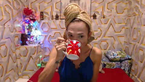 Snapshot of bigthickcock69xx chatting on 01/18/25, 08:52 sophia online show from 01/18/25, 08:52